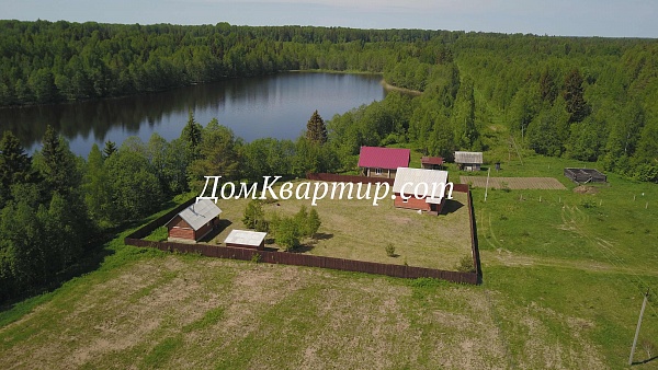 Благоустроенный дом с земельным участком в дер. Кордон на берегу озера №816