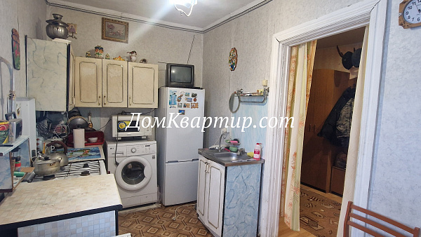 Трёхкомнатная частично благоустроенная квартира на ул. Гражданская г. Торопец №931