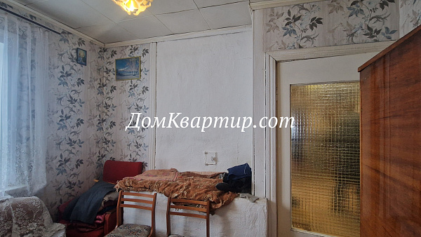 Трёхкомнатная частично благоустроенная квартира на ул. Гражданская г. Торопец №931