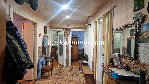 Трёхкомнатная частично благоустроенная квартира на ул. Гражданская г. Торопец №931