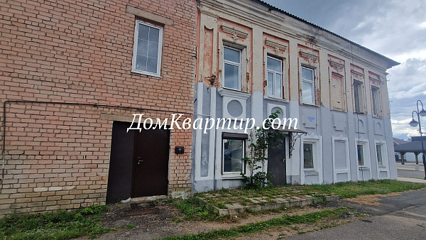 Однокомнатная частично благоустроенная квартира в центре г. Торопец, Базарная площадь№946