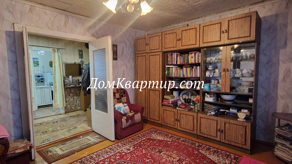 Трёхкомнатная частично благоустроенная квартира на ул. Гражданская г. Торопец №931