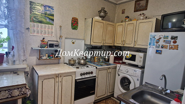 Трёхкомнатная частично благоустроенная квартира на ул. Гражданская г. Торопец №931